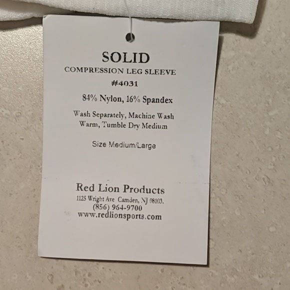 🆓White & Black Compression Leg Sleeves - Picture 4 of 4